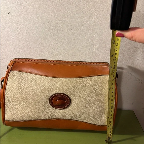 Vintage Dooney & Burke Tan and Cream Women's Bag - Picture 3 of 8